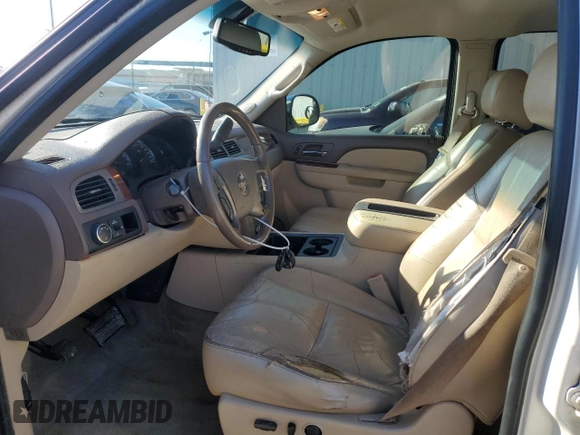 2010 GMC Sierra 1500 SLT z VIN 3GTRCWE08AG287062, wystawiony jako Copart lot #45991885 z przebiegiem 310 055 mil mil oraz Szkody całkowita. Historia ofert i sprzedaży dostępna na DreamBid. Obrazek 7.