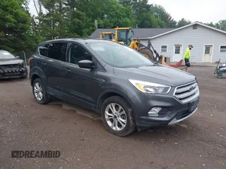 2017 Ford Escape SE z VIN 1FMCU9GD7HUD07020, wystawiony jako IAAI lot #42414700 z przebiegiem 97 458 mil mil oraz . Historia ofert i sprzedaży dostępna na DreamBid. Obrazek 1.