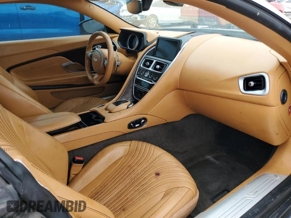 2017 Aston Martin DB11 z VIN SCFRMFAV2HGL00765, wystawiony jako Copart lot #87010474 z przebiegiem Nie podano mil oraz Nie do naprawy. Historia ofert i sprzedaży dostępna na DreamBid. Obrazek 8.