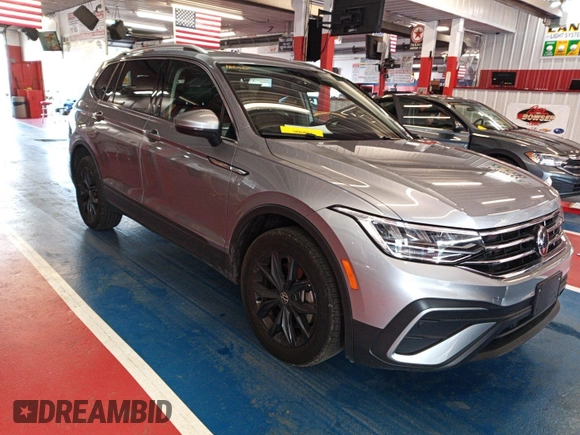 2024 Volkswagen Tiguan SE with VIN 3VV3B7AX8RM108454, listed as a IAAI auction lot 42793135 with 34,423 mi miles and . Bid and sale history available at DreamBid. Image 5.