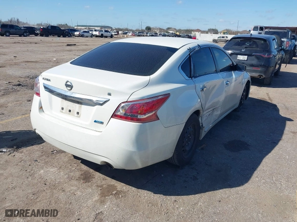 2013 Nissan Altima 2.5 SL with VIN 1N4AL3AP4DC116143, listed as a IAAI auction lot 41645370 with 183,804 mi miles. Bid and sale history available at carsss.com. Image 4.