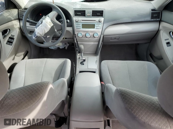 2008 Toyota Camry LE z VIN 4T1BE46K48U790865, wystawiony jako Copart lot #53522695 z przebiegiem 106 293 mil mil oraz Szkoda całkowita • Salvage title. Historia ofert i sprzedaży dostępna na DreamBid. Obrazek 8.