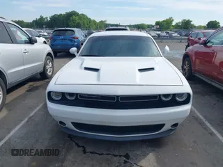 2018 Dodge Challenger SXT Plus z VIN 2C3CDZAG8JH116517, wystawiony jako IAAI lot #42305977 z przebiegiem 204 791 mil mil oraz . Historia ofert i sprzedaży dostępna na DreamBid. Obrazek 12.