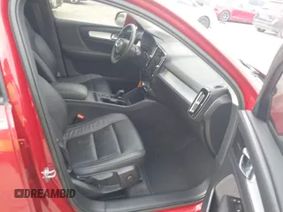 2022 Volvo XC40 Momentum z VIN YV4AC2HK5N2748975, wystawiony jako IAAI lot #42193600 z przebiegiem 50 663 mil mil oraz . Historia ofert i sprzedaży dostępna na DreamBid. Obrazek 5.
