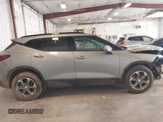 2023 Chevrolet Blazer LT z VIN 3GNKBCR4XPS214756, wystawiony jako IAAI lot #42097217 z przebiegiem 26 783 mil mil oraz . Historia ofert i sprzedaży dostępna na DreamBid. Obrazek 13.