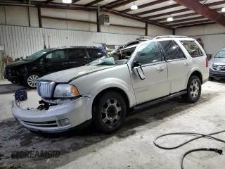 2006 Lincoln Navigator Luxury with VIN 5LMFU28526LJ27780, listed as a Copart auction lot 42564945 with 0 mi miles and Salvage Title. Bid and sale history available at carsss.com. Image 1.