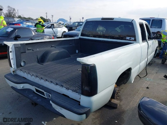 2001 Chevrolet Silverado 1500 LS with VIN 1GCEC19T61Z209787, listed as a IAAI auction lot 41473145 with 1 mi miles. Bid and sale history available at carsss.com. Image 4.