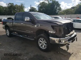 2017 Nissan Titan XD SL with VIN 1N6BA1F44HN510174, listed as a Copart auction lot 63245694 with 121,868 mi miles and Salvage Title. Bid and sale history available at carsss.com. Image 4.