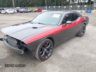 2014 Dodge Challenger R/T Plus z VIN 2C3CDYBT1EH177266, wystawiony jako IAAI lot #41798977 z przebiegiem 109 489 mil mil oraz . Historia ofert i sprzedaży dostępna na DreamBid. Obrazek 2.