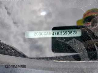 2019 Chrysler 300 Touring z VIN 2C3CCAAG7KH690628, wystawiony jako Copart lot #59369515 z przebiegiem 91 820 mil mil oraz Szkoda całkowita • Salvage title. Historia ofert i sprzedaży dostępna na DreamBid. Obrazek 12.