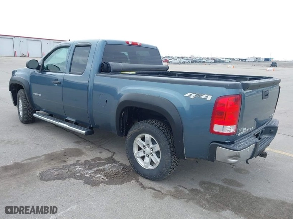 2011 GMC Sierra 1500 SLE with VIN 1GTR2VE38BZ425384, listed as a IAAI auction lot 41297799 with 192,192 mi miles. Bid and sale history available at carsss.com. Image 3.