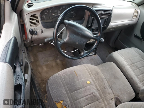 1996 Ford Ranger XL z VIN 1FTCR10A3TUC37158, wystawiony jako Copart lot #64003065 z przebiegiem 219 982 mil mil oraz Szkoda całkowita • Salvage title. Historia ofert i sprzedaży dostępna na DreamBid. Obrazek 8.