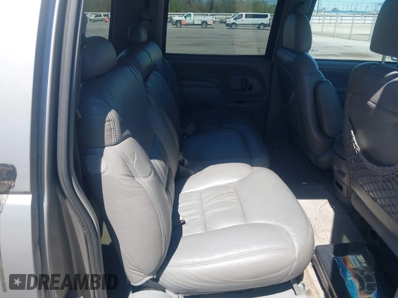 1999 Chevrolet Suburban with VIN 3GNEC16R9XG253081, listed as a IAAI auction lot 41719007 with 196,884 mi miles. Bid and sale history available at carsss.com. Image 8.