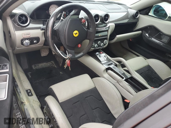 2010 Ferrari 599 z VIN ZFF60FCA0A0173683, wystawiony jako Copart lot #74913514 z przebiegiem Nie podano mil oraz Szkody całkowita. Historia ofert i sprzedaży dostępna na DreamBid. Obrazek 8.