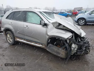 2015 Kia Sorento LX with VIN 5XYKT4A65FG595831, listed as a IAAI auction lot 42032576 with 160,000 mi miles and . Bid and sale history available at carsss.com. Image 1.