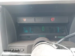 1991 Chevrolet Astro Cargo z VIN 1GBDM19Z7MB202913, wystawiony jako IAAI lot #42363530 z przebiegiem 191 695 mil mil oraz . Historia ofert i sprzedaży dostępna na DreamBid. Obrazek 7.