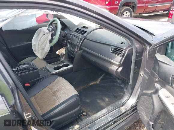 2014 Toyota Camry L with VIN 4T1BF1FK1EU370455, listed as a IAAI auction lot 41887561 with 203,798 mi miles. Bid and sale history available at carsss.com. Image 5.