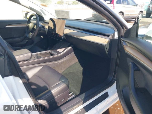 2021 Tesla Model 3 Long Range z VIN 5YJ3E1EB9MF006966, wystawiony jako IAAI lot #41976745 z przebiegiem 37 651 mil mil oraz . Historia ofert i sprzedaży dostępna na DreamBid. Obrazek 5.
