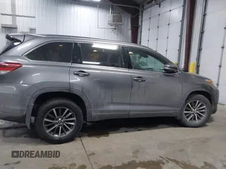 2018 Toyota Highlander SE with VIN 5TDJZRFH5JS902363, listed as a IAAI auction lot 41436569 with 82,905 mi miles and . Bid and sale history available at DreamBid. Image 13.
