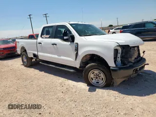 2023 Ford F-250 XL with VIN 1FT7W2BA2PED92331, listed as a Copart auction lot 60630835 with 29,903 mi miles and Salvage title. Bid and sale history available at DreamBid. Image 4.