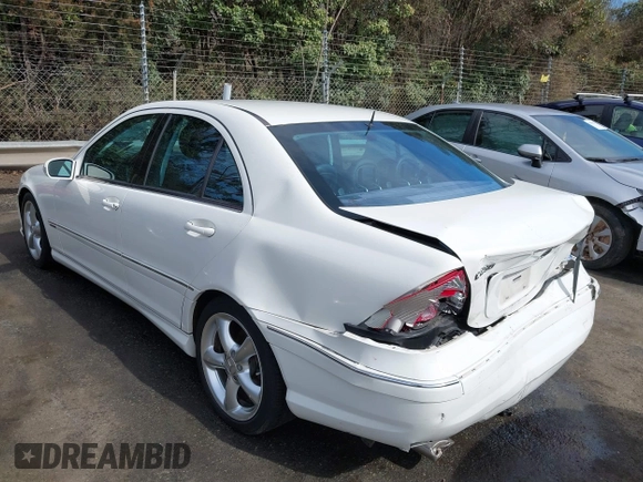 2006 Mercedes-Benz C 230 Sport z VIN WDBRF52H96A899707, wystawiony jako IAAI lot #41698121 z przebiegiem 82 976 mil mil oraz . Historia ofert i sprzedaży dostępna na DreamBid. Obrazek 3.