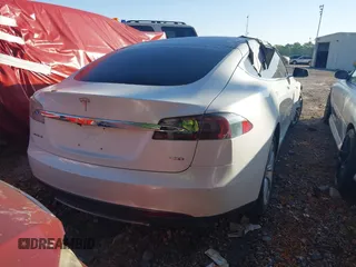2016 Tesla Model S 90D with VIN 5YJSA1E21GF128460, listed as a IAAI auction lot 40733920 with 89,846 mi miles and . Bid and sale history available at DreamBid. Image 4.