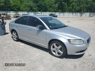 2008 Volvo S40 2.4L z VIN YV1MS382182403272, wystawiony jako Copart lot #56246165 z przebiegiem 127 946 mil mil oraz Szkody całkowita. Historia ofert i sprzedaży dostępna na DreamBid. Obrazek 4.