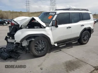 2025 Toyota Land Cruiser 1958 Edition z VIN JTEABFAJ8SK019200, wystawiony jako Copart lot #54435195 z przebiegiem Nie podano mil oraz Szkody całkowita. Historia ofert i sprzedaży dostępna na DreamBid. Obrazek 1.