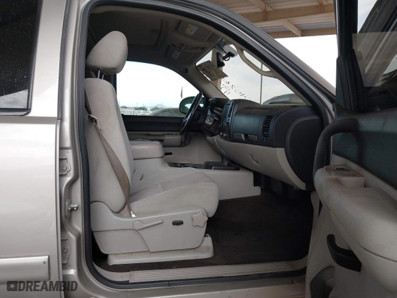2007 Chevrolet Silverado 1500 LT w/1LT with VIN 3GCEK13367G545265, listed as a IAAI auction lot 41260768 with 162,356 mi miles. Bid and sale history available at carsss.com. Image 5.