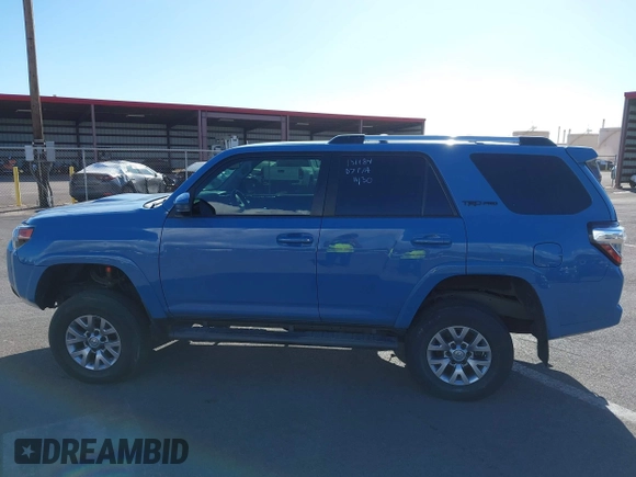 2018 Toyota 4Runner SR5 with VIN JTEBU5JR4J5587343, listed as a IAAI auction lot 41323145 with 51,136 mi miles. Bid and sale history available at carsss.com. Image 14.