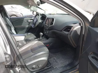 2022 Jeep Cherokee Trailhawk with VIN 1C4PJMBX4ND536592, listed as a IAAI auction lot 41792322 with 43,611 mi miles and . Bid and sale history available at DreamBid. Image 5.