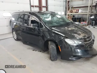 2017 Chrysler Pacifica Touring with VIN 2C4RC1DGXHR585294, listed as a IAAI auction lot 41971914 with 153,028 mi miles and . Bid and sale history available at DreamBid. Image 1.