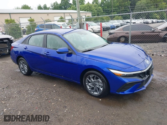 2024 Hyundai Elantra SEL z VIN KMHLM4DG2RU749447, wystawiony jako IAAI lot #42603791 z przebiegiem 9 904 mil mil oraz . Historia ofert i sprzedaży dostępna na DreamBid. Obrazek 1.