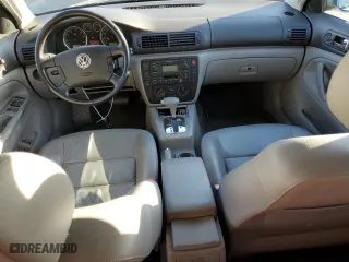 2003 Volkswagen Passat GLS with VIN WVWVD63B63E164032, listed as a Copart auction lot 88300875 with 80,695 mi miles and Clean Title. Bid and sale history available at carsss.com. Image 8.