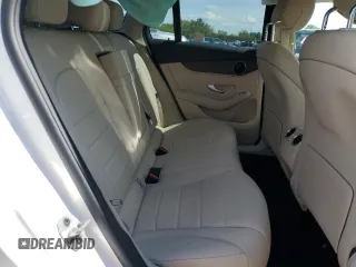 2022 Mercedes-Benz GLC 300 z VIN W1N0G8EB8NV395178, wystawiony jako Copart lot #55871945 z przebiegiem 12 210 mil mil oraz Szkoda całkowita • Salvage title. Historia ofert i sprzedaży dostępna na DreamBid. Obrazek 11.