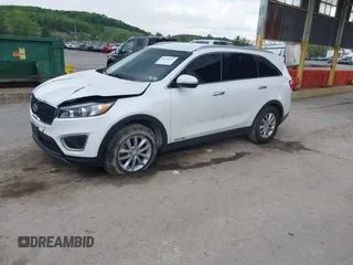 2017 Kia Sorento LX с VIN 5XYPGDA58HG335914, выставлен на аукционе IAAI как лот 42230037 с пробегом 98 202 миль миль и . История ставок и продаж доступна на DreamBid. Изображение 2.