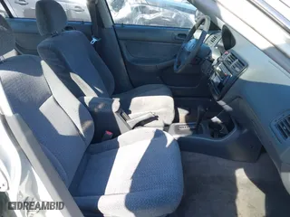 2000 Honda Civic LX with VIN 2HGEJ6673YH502410, listed as a IAAI auction lot 41992745 with 173,958 mi miles. Bid and sale history available at carsss.com. Image 5.