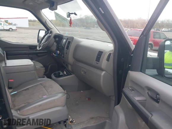 2016 Nissan NV S z VIN 5BZBF0AA8GN852818, wystawiony jako IAAI lot #41957159 z przebiegiem 120 601 mil mil oraz . Historia ofert i sprzedaży dostępna na DreamBid. Obrazek 5.
