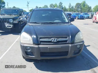 2005 Hyundai Tucson GLS with VIN KM8JN72D95U193338, listed as a IAAI auction lot 42205240 with 172,424 mi miles. Bid and sale history available at carsss.com. Image 6.