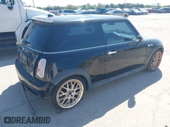 2005 MINI Hardtop S with VIN WMWRE33425TD90534, listed as a IAAI auction lot 41687089 with 157,600 mi miles and . Bid and sale history available at DreamBid. Image 4.