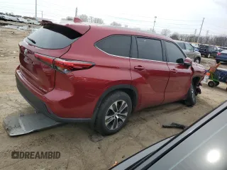 2022 Toyota Highlander XLE with VIN 5TDHZRBH6NS570427, listed as a Copart auction lot 51982165 with 34,072 mi miles and Clean title. Bid and sale history available at DreamBid. Image 3.