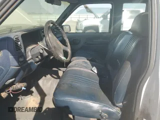 1995 GMC Sierra 2500 z VIN 1GTGC29K0SE536488, wystawiony jako Copart lot #68942024 z przebiegiem 212 918 mil mil oraz Szkody całkowita. Historia ofert i sprzedaży dostępna na DreamBid. Obrazek 7.
