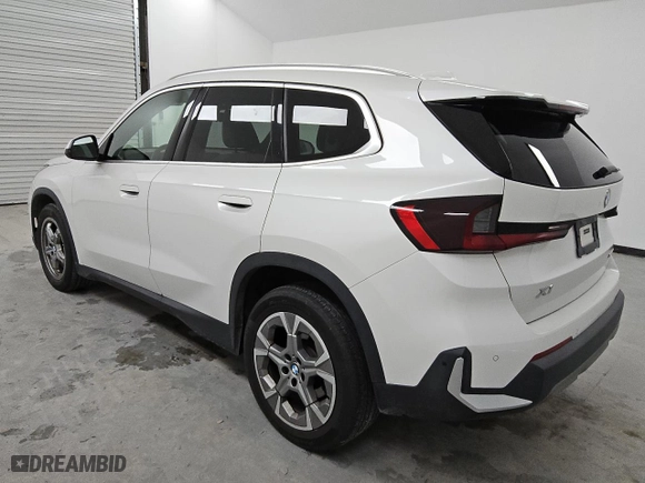 2023 BMW X1 xDrive28i with VIN WBX73EF00P5X20800, listed as a Copart auction lot 53166625 with 27,545 mi miles and Clean Title. Bid and sale history available at carsss.com. Image 2.