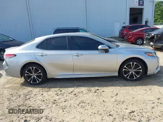 2018 Toyota Camry LE z VIN JTNB11HK7J3045966, wystawiony jako IAAI lot #42069246 z przebiegiem 138 960 mil mil oraz . Historia ofert i sprzedaży dostępna na DreamBid. Obrazek 13.