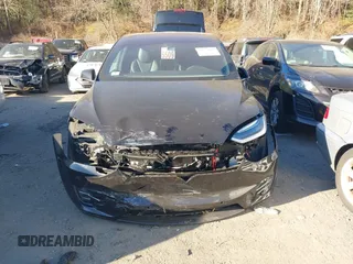 2016 Tesla Model X 70D z VIN 5YJXCAE21GF008724, wystawiony jako IAAI lot #41254897 z przebiegiem 56 140 mil mil oraz . Historia ofert i sprzedaży dostępna na DreamBid. Obrazek 12.