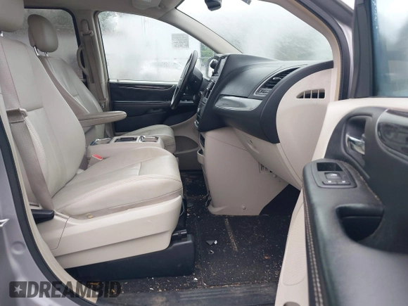 2015 Chrysler Town & Country Touring with VIN 2C4RC1BG6FR695422, listed as a IAAI auction lot 42246534 with 181,433 mi miles and . Bid and sale history available at DreamBid. Image 5.