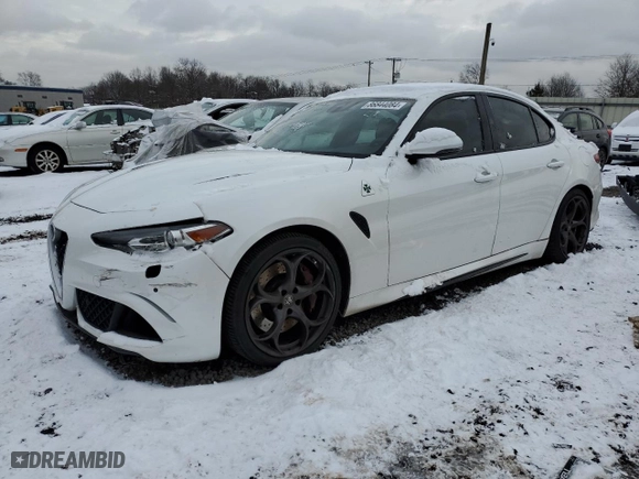 2017 Alfa Romeo Giulia Quadrifoglio with VIN ZARFAEAV8H7548500, listed as a Copart auction lot 86844084 with 98,949 mi miles and Salvage Title. Bid and sale history available at carsss.com. Image 1.