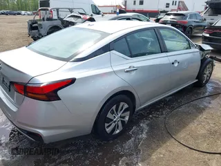 2019 Nissan Altima S with VIN 1N4BL4BV8KC127540, listed as a IAAI auction lot 42075905 with 155,809 mi miles and . Bid and sale history available at carsss.com. Image 4.