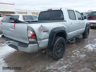 2005 Toyota Tacoma PreRunner with VIN 5TEJU62N15Z096264, listed as a IAAI auction lot 41537776 with 124,778 mi miles. Bid and sale history available at carsss.com. Image 4.