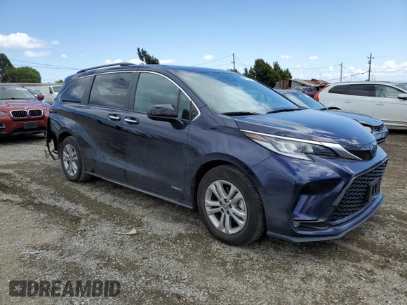 2021 Toyota Sienna XSE with VIN 5TDXSKFC1MS037700, listed as a Copart auction lot 56537175 with 62,411 mi miles and Salvage title. Bid and sale history available at DreamBid. Image 4.